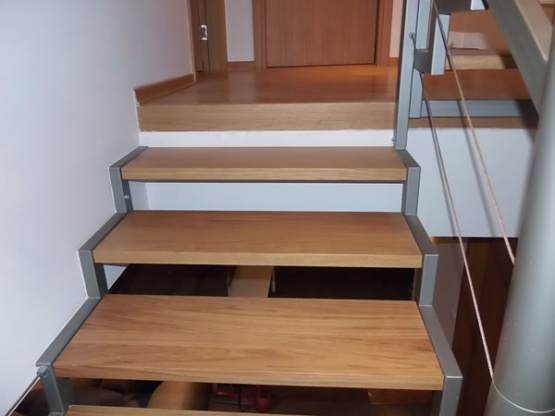 Stepeniste metal drvo Biot Francuska tik90 Stolarska radionica Tik Sremska Mitrovica
