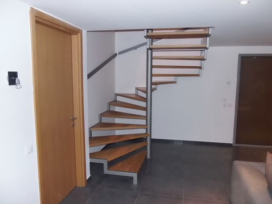 Stepeniste metal drvo Biot Francuska tik90 Stolarska radionica Tik Sremska Mitrovica